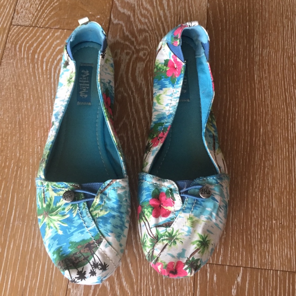 Tropical style size 10 shoes